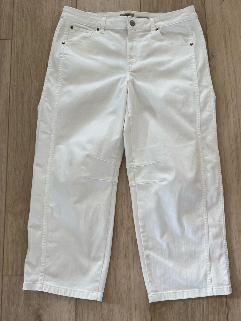 LOGO Lori Goldstein White Barrel Leg pants women’s size 16 beautiful!  trendy